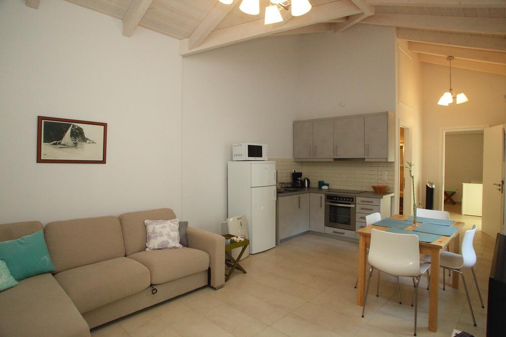 Wild Sea Apartments Ayios Nikitas Bilik gambar
