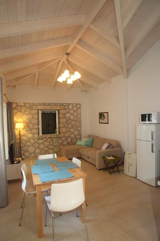 Wild Sea Apartments Ayios Nikitas Bilik gambar